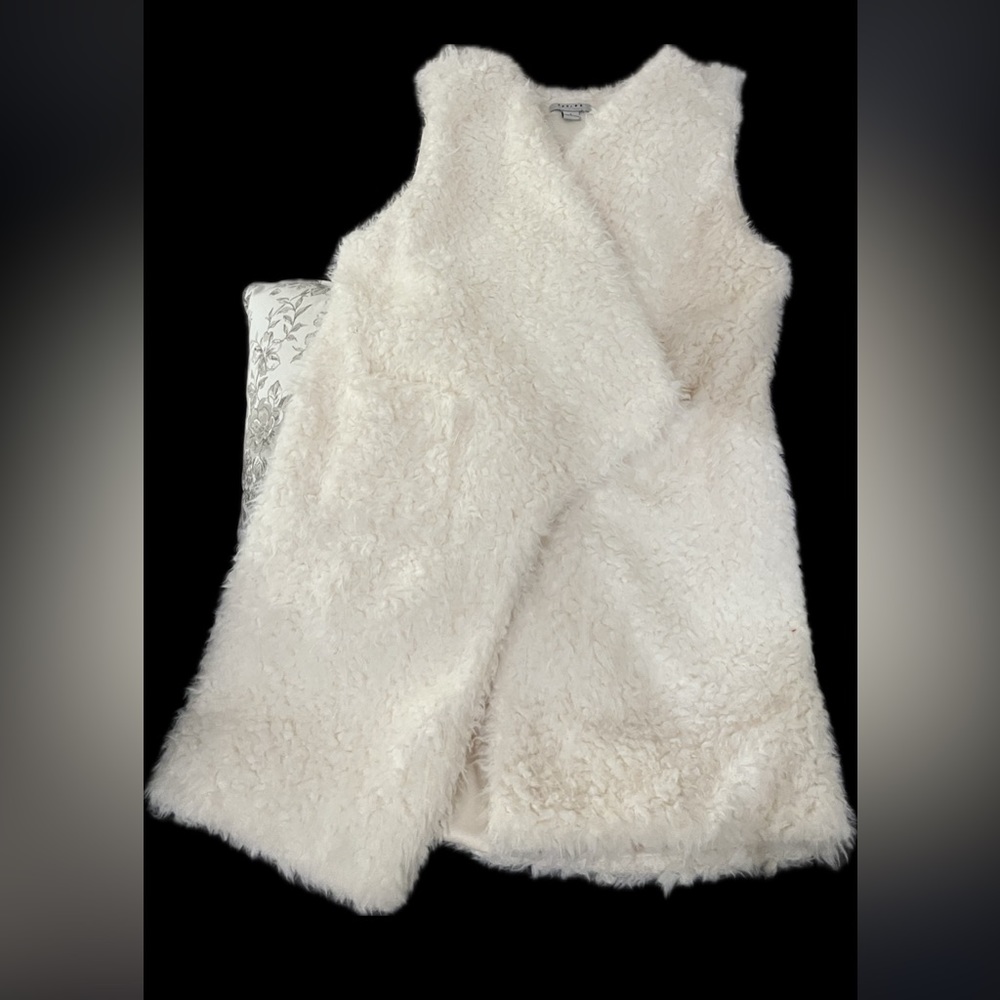 EUC Faux Fur White Long Vest Size Large